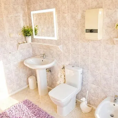 펜션 Terraced House Near Baltic Sea & Wolinski Park 미엥지즈드로예